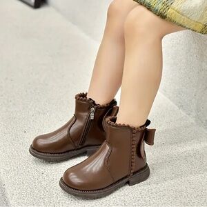 Girls Cute, non slip, lightweight casual bowknots boots. Size 32 (US 13)